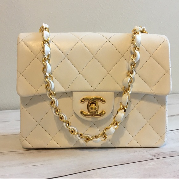 S O L D to a beautiful lady 🤩 Chanel White Mini - Picture 4 of 15